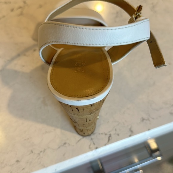 Michael Kors white leather heeled sandals size 7 - Picture 8 of 8